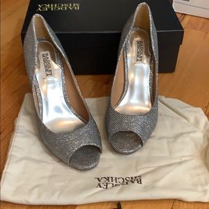 Badgley Mischka silver pump